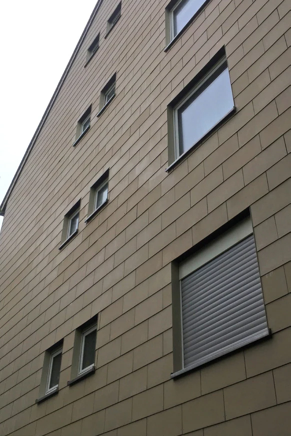Wohnhausfassade nach der Reinigung